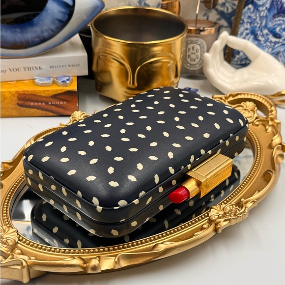 🆕 LULU GUINNESS 🧿 NWOT Carrie Box Clutch with Lipstick Fastening, Lips Print - Picture 15 of 15